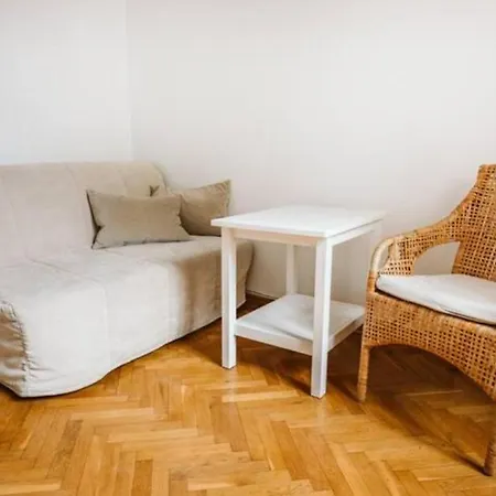 Golden Apartments/old Town/c2/4 *